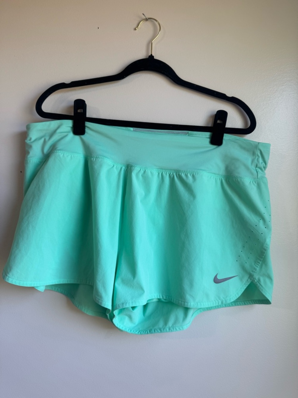 Nike Women's Mint Athletic Shorts Size XXL